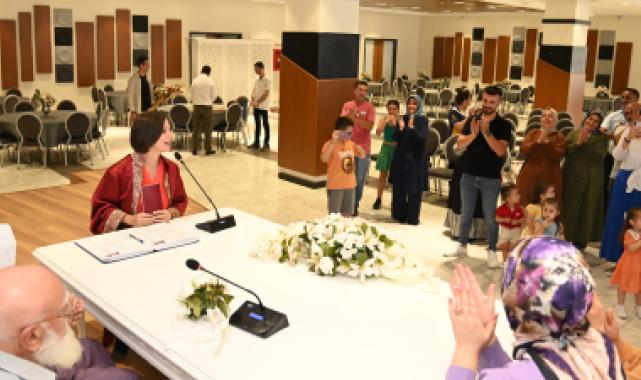 Başkan Kınay Karabağlar’ın en genç çiftinin nikahını kıydı