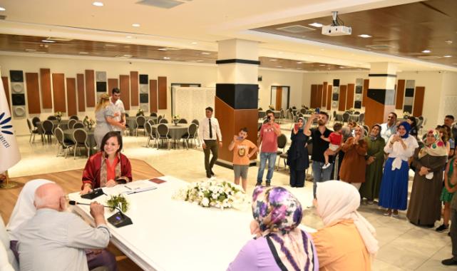 Başkan Kınay Karabağlar’ın en genç çiftinin nikahını kıydı