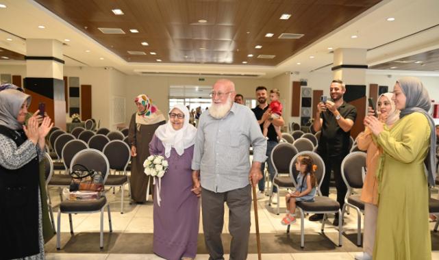 Başkan Kınay Karabağlar’ın en genç çiftinin nikahını kıydı