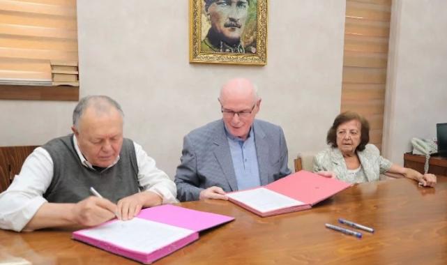 Başkan Kurt Alzheimer merkezi için Yüksel çifti ile protokol imzaladı