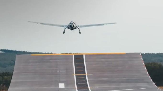 Bayraktar TB3&#039;ten rampa kalkış testi