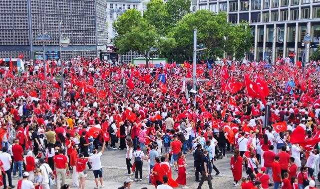 Berlin'de A Milli Takım coşkusu