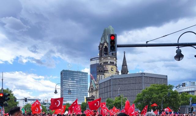Berlin'de A Milli Takım coşkusu