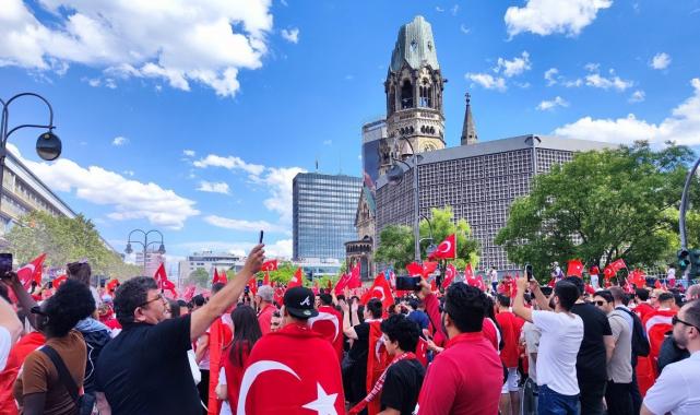 Berlin'de A Milli Takım coşkusu
