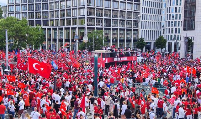 Berlin'de A Milli Takım coşkusu