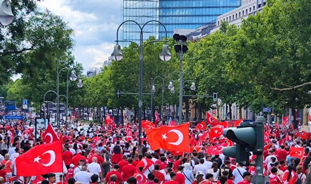 Berlin'de A Milli Takım coşkusu