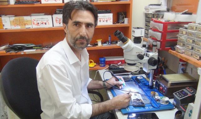 Bitlis'te telefon, tamir esnasında patladı