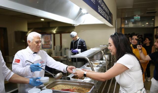 Bursa'da aşure kazanları birlik ve beraberlik için kaynadı