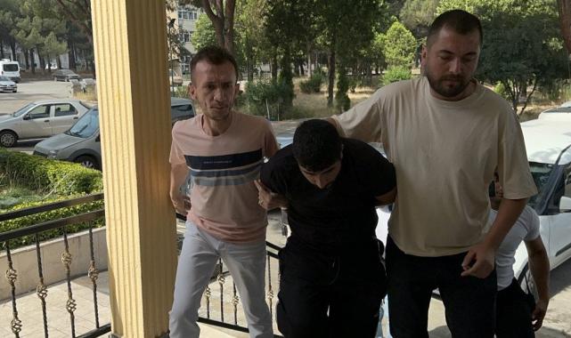 Bursa'da kuyumcunun soygunu engellemek için ölümüne mücadelesi kamerada