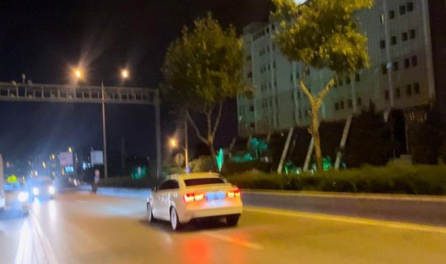 Bursa'da polisin üstüne araba sürdü