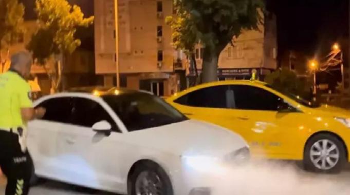 Bursa&#039;da polisin üstüne araba sürdü