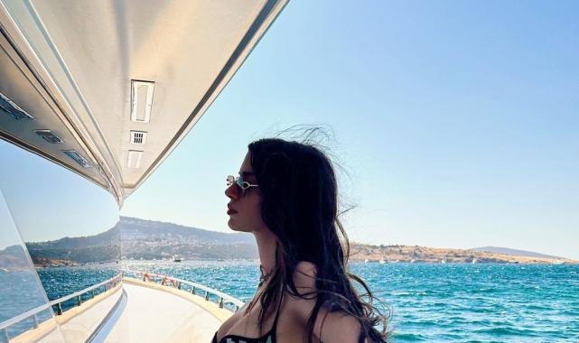 Defne Samyeli'nin kızı Derin Talu'dan tekne pozları! Karelerine yorum yağdı