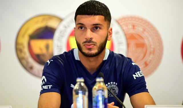 Fenerbahçe'den 7 futbolcu ile toplu imza töreni