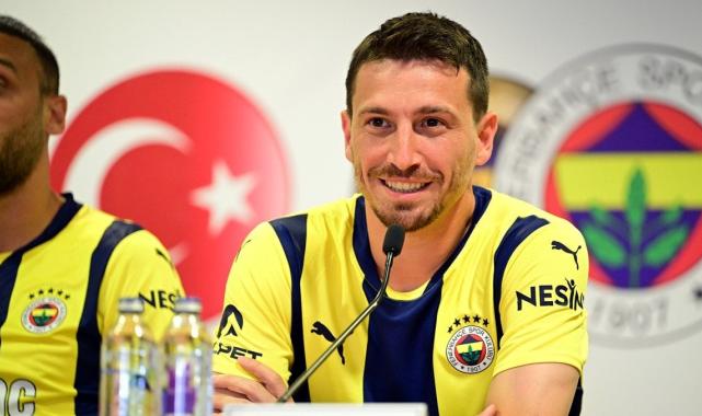 Fenerbahçe'den 7 futbolcu ile toplu imza töreni