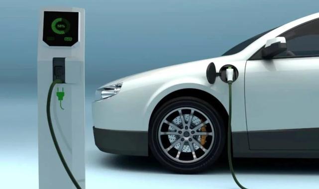 Ford, 2030'da Avrupa'da sadece elektrikli araç satma planını erteledi