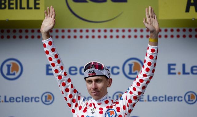 Fransa Bisiklet Turu'nun 15. etabını Tadej Pogacar, galip bitirdi
