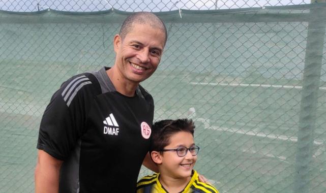 Futbolseverler, Alex de Souza'ya yoğun ilgi gösterdi