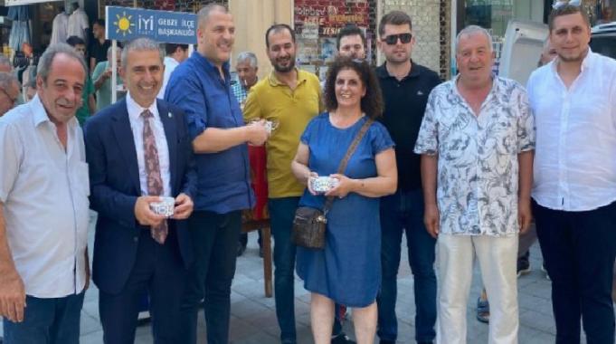 Gebze&#039;de İYİ Parti&#039;den 2 bin kişiye aşure ikramı