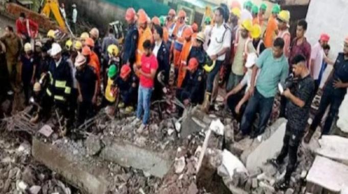 Hindistan'da 6 katlı bina çöktü: 7 ölü