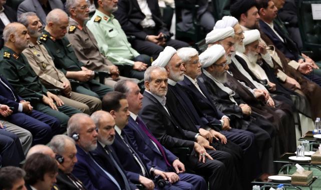 İran'ın yeni Cumhurbaşkanı Pezeşkiyan yemin ederek görevine başladı