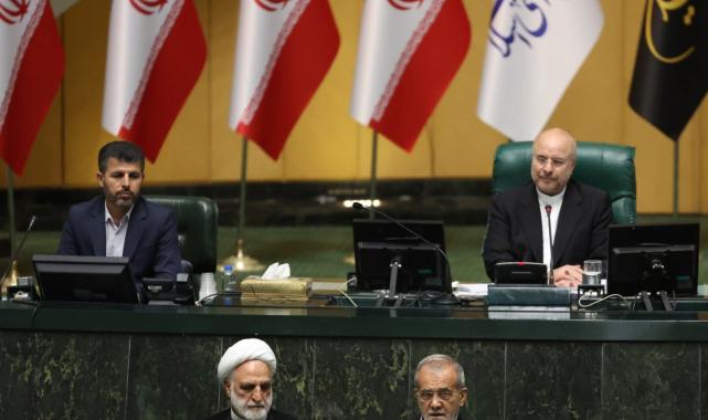 İran'ın yeni Cumhurbaşkanı Pezeşkiyan yemin ederek görevine başladı