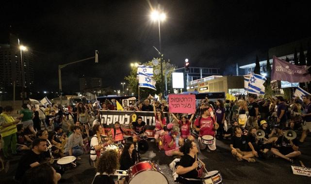 İsraillilerin protestoları sürüyor: Anlaşma için Tel Aviv'den Kudüs'e yürüdüler