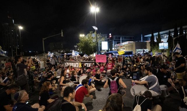 İsraillilerin protestoları sürüyor: Anlaşma için Tel Aviv'den Kudüs'e yürüdüler