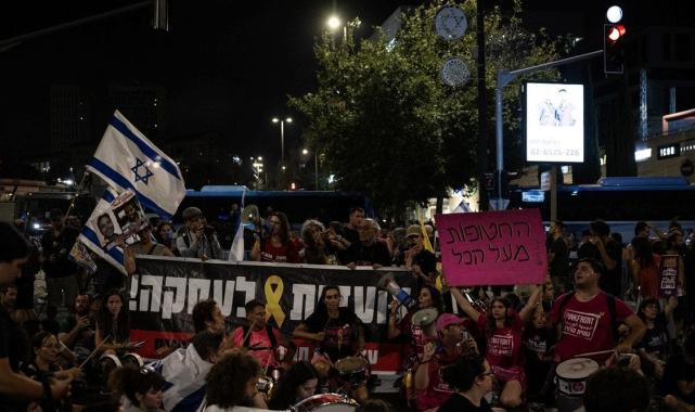 İsraillilerin protestoları sürüyor: Anlaşma için Tel Aviv'den Kudüs'e yürüdüler