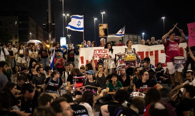 İsraillilerin protestoları sürüyor: Anlaşma için Tel Aviv'den Kudüs'e yürüdüler