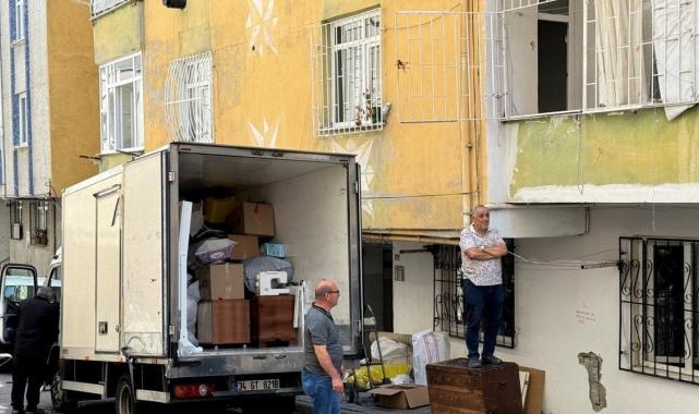 İstanbul Bahçelievler'de boşaltılan 2 binadaki eşyalar tahliye ediliyor