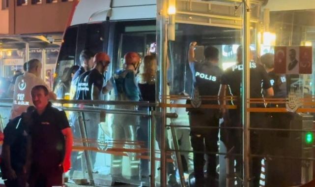 İstanbul Fatih'te raylara düşen adam tramvayın altında kalarak öldü