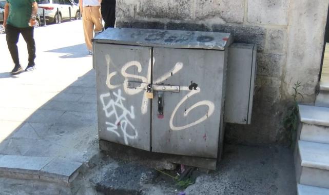 İstanbul sokaklarındaki kablolar akıllara İzmir faciasını getirdi