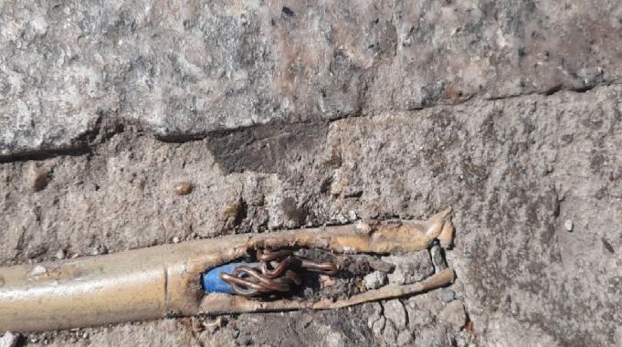 İstanbul'da aşınmış elektrik kabloları ölüm korkusu yaşattı