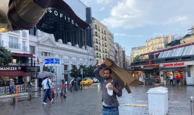 İstanbul'da sağanak yağış etkili oluyor