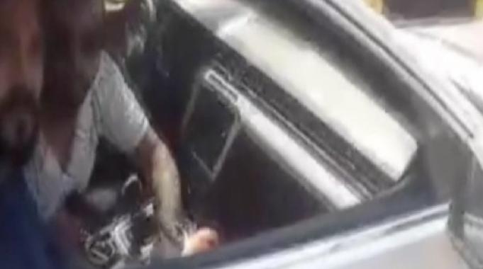 İstanbul'da trafik magandası motosikletliye silah çekti