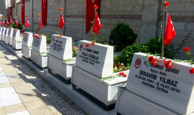 İstanbul'daki 15 Temmuz Şehitliği'nde ziyaretçi yoğunluğu