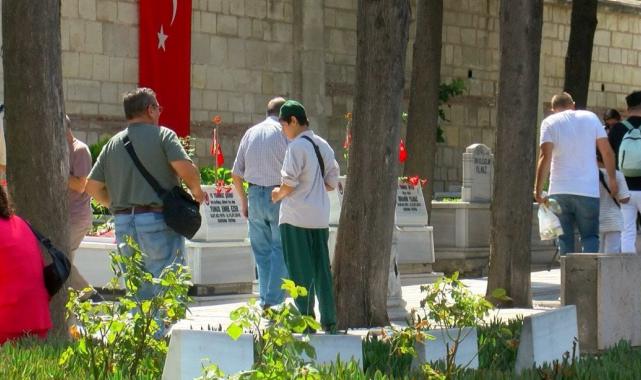 İstanbul'daki 15 Temmuz Şehitliği'nde ziyaretçi yoğunluğu