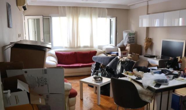 İzmir'de ev sahibi tarafından evi basılan kiracı: Kapıyı açsam cenazem çıkacaktı