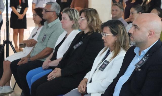 İzmir'de hayatını kaybeden Özge Ceren Deniz için anma töreni düzenlendi