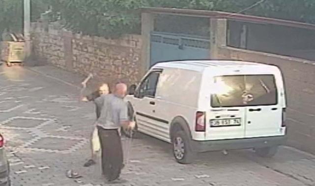 İzmir'de sokaktaki bayat ekmekleri toplayan yaşlı adam darbedildi