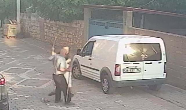 İzmir'de sokaktaki bayat ekmekleri toplayan yaşlı adam darbedildi