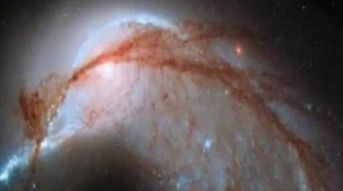 James Webb Uzay Teleskobu, iç içe geçmiş iki galaksiyi görüntüledi