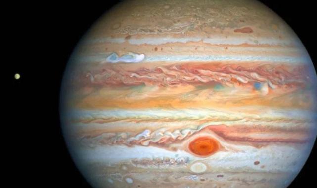 Jüpiter'in büyük kırmızı lekesi küçülüyor: Bilim insanları nedenini buldu