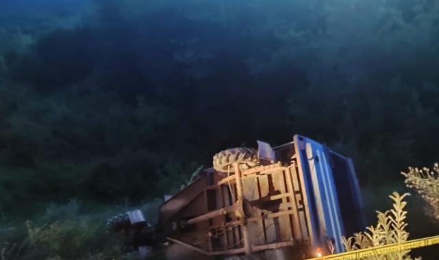 Karabük'te tarım aracı şarampole devrildi: 1 ölü 6 yaralı