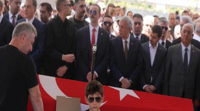 Kenan Işık toprağa verildi