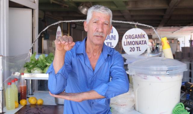 Koynunda beslediği yılanlar ısırdı