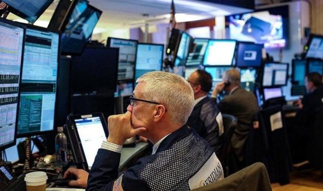 Küresel iletişim kesintisi, küresel piyasalarda satış baskısı yarattı