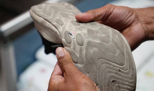 Manisa'da başıboş köpek saldırısından kaçarken bahçe duvarından düştü