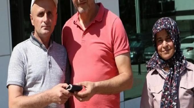 MASKİ personeli para dolu cüzdanı sahibine teslim etti