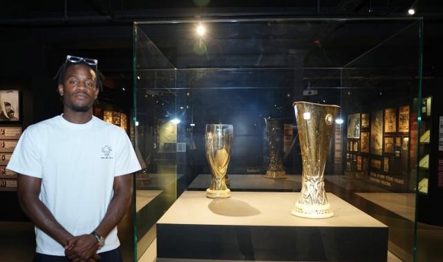 Michy Bathsuayi: Galatasaray'ın renklerini hep sevmişimdir